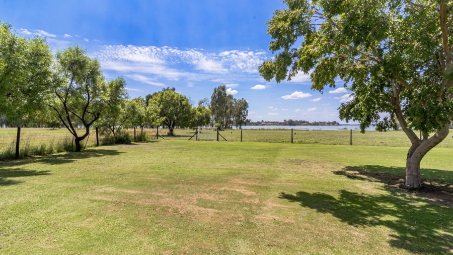 7 Bedroom Property for Sale in Oranjeville Free State